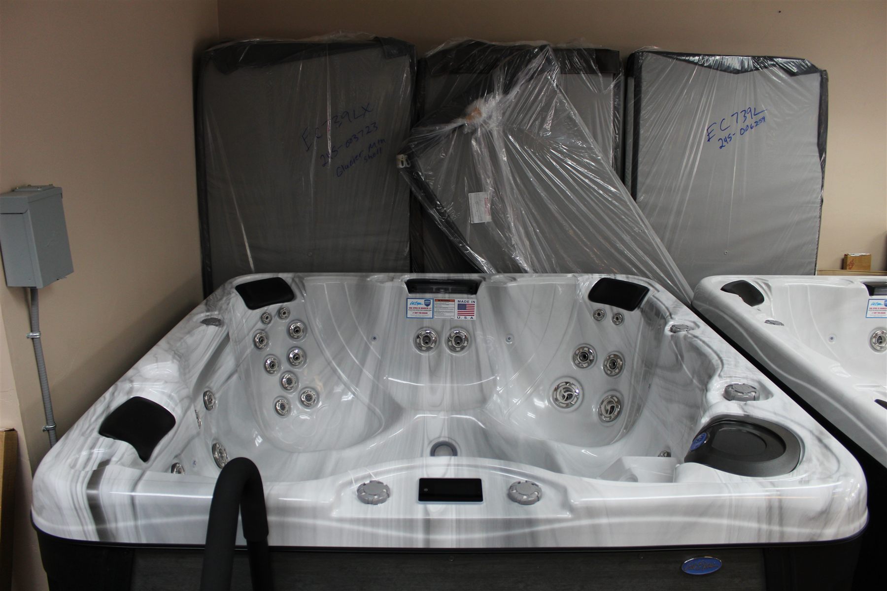 Cal Spas hot tub display